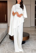 Conjunto de dos piezas de top y pantalón de diseño irregular.