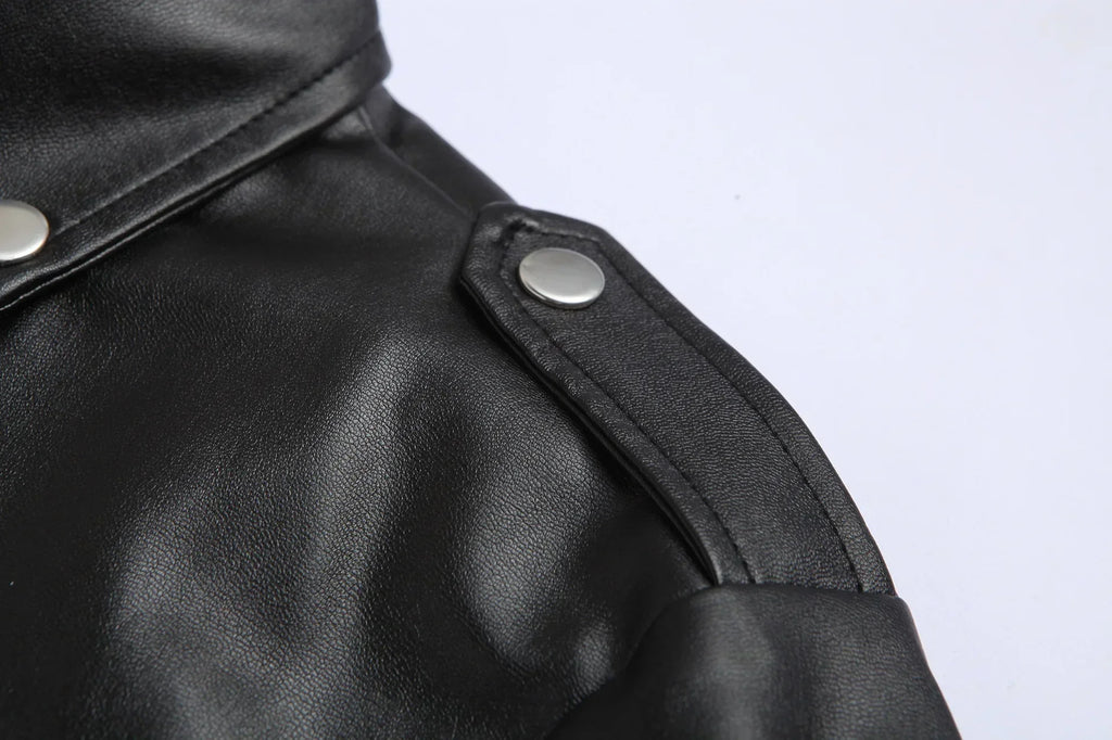 Clara Domínguez | Chaqueta clásica de cuero estilo motero