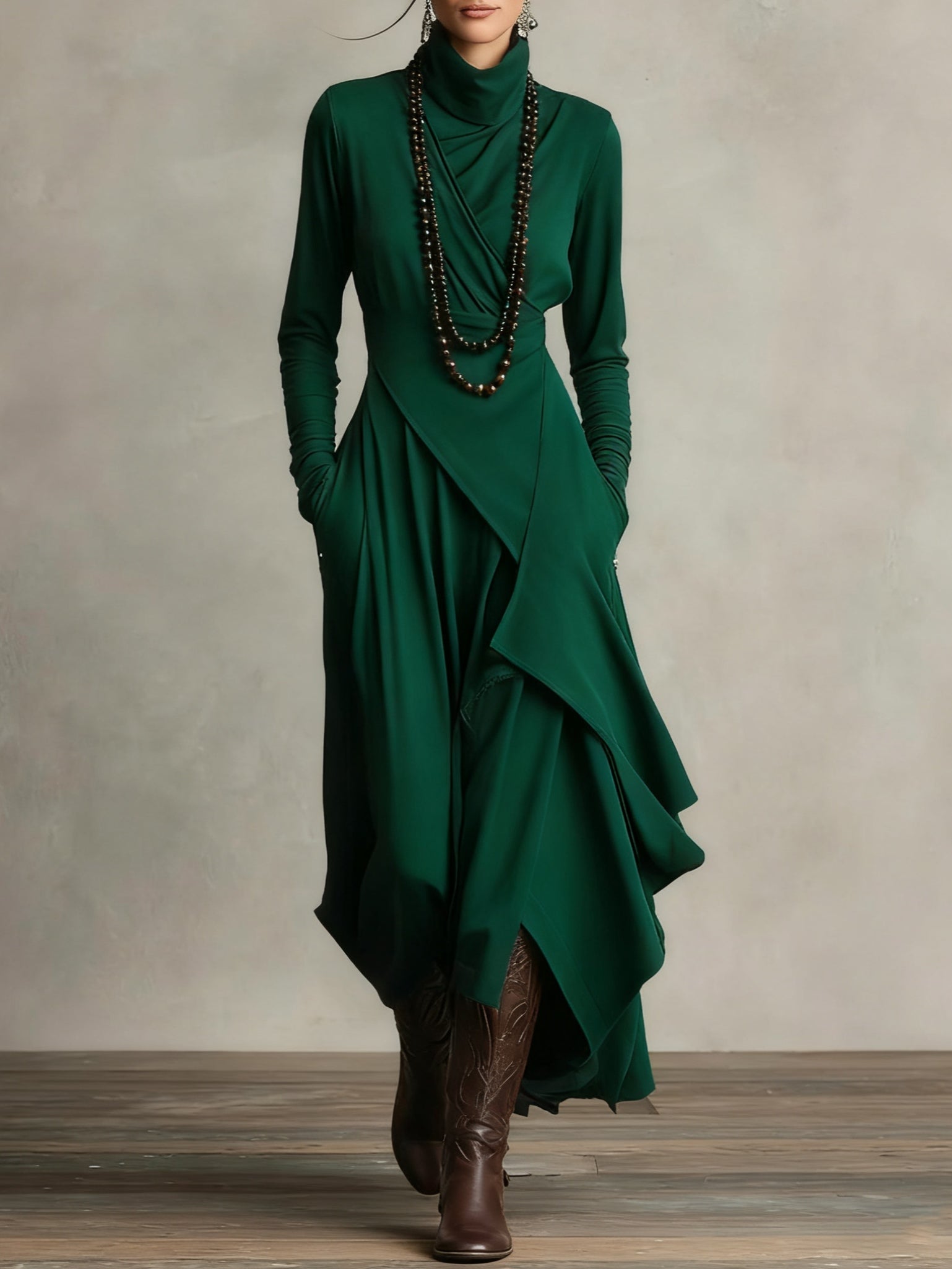 Sandra | Vestido largo plisado asimétrico con cuello alto morado