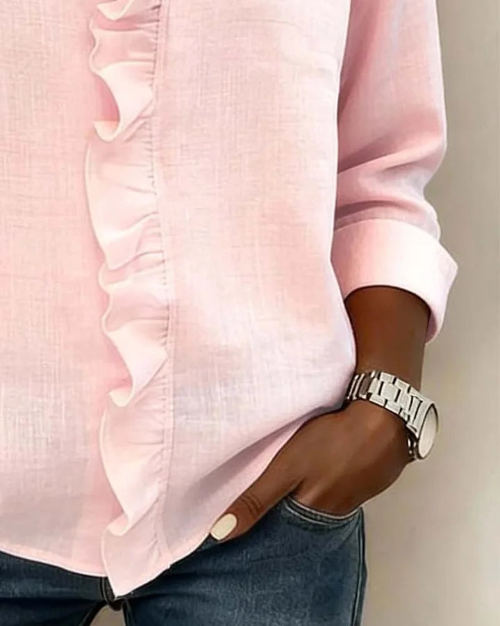 Chiara™ | Blusa con cuello en V y volantes delicados