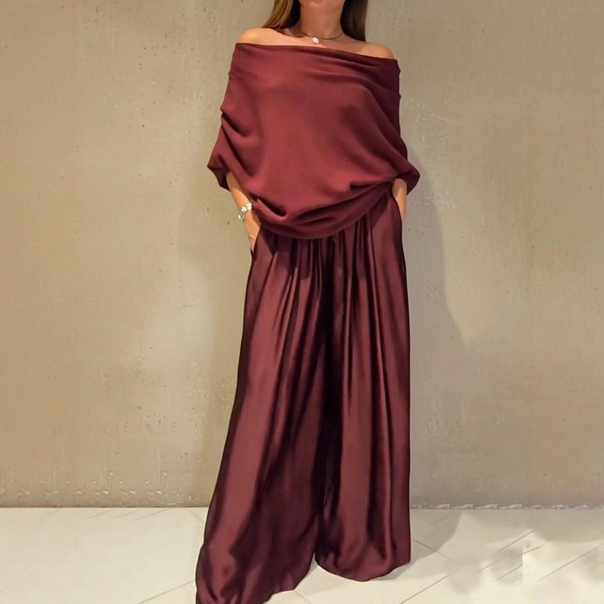 Gala | Elegante traje con hombros descubiertos
