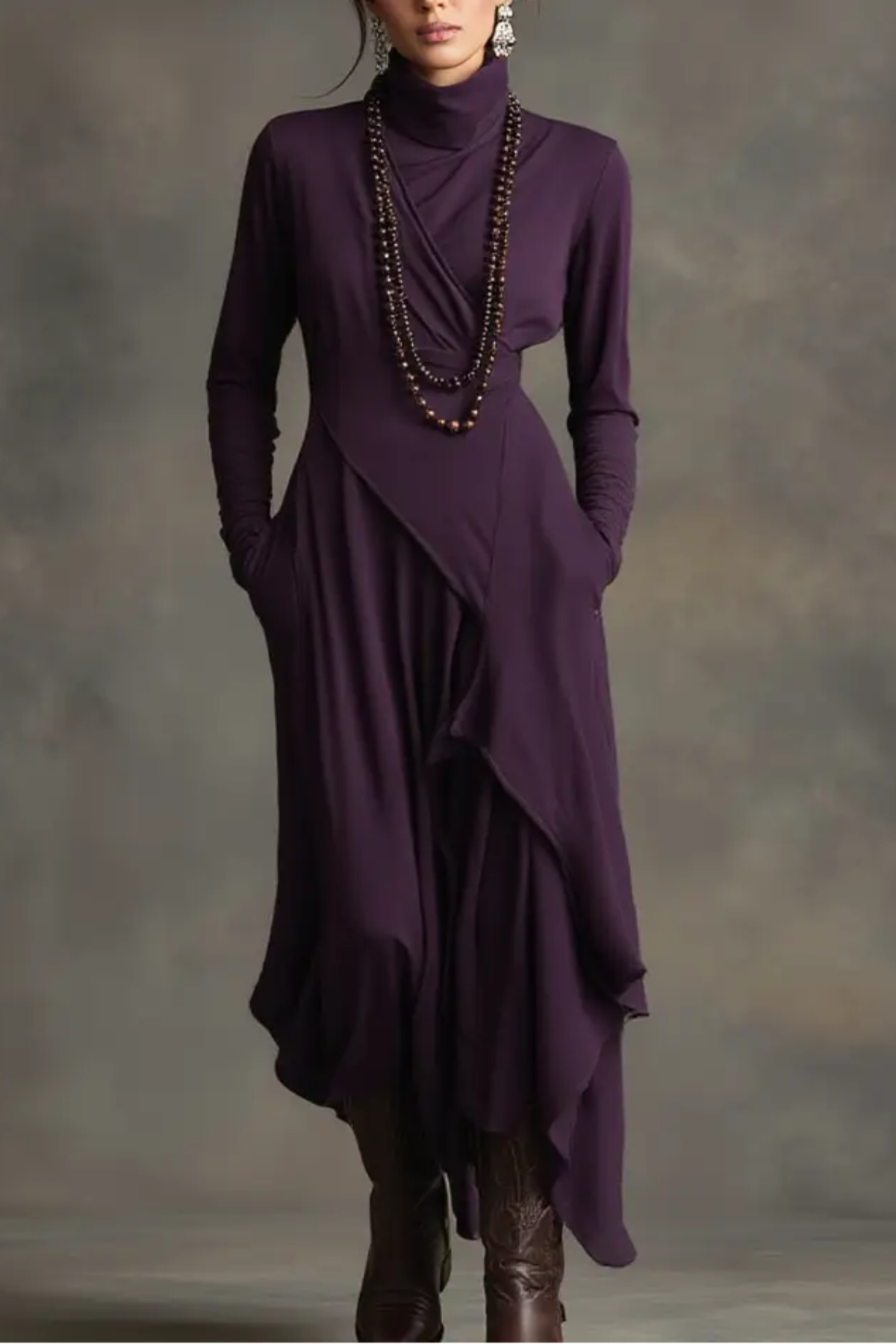 Sandra | Vestido largo plisado asimétrico con cuello alto morado